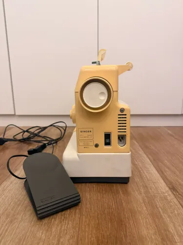 Máquina de custura Singer