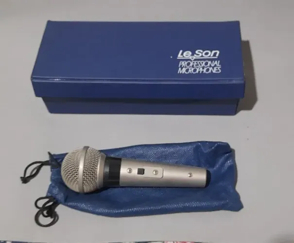 Microfone Leson SM 58 com cabos XLR/XLR e XLR/P10
