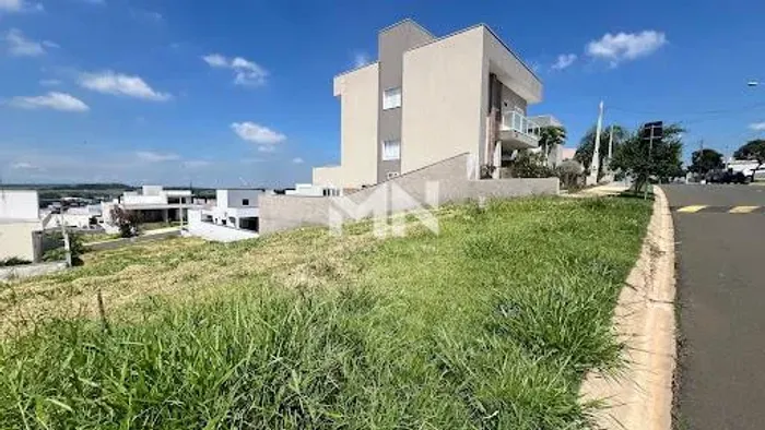 Terreno à Venda no Condomínio Lagos D' Icarai em Salto/SP.