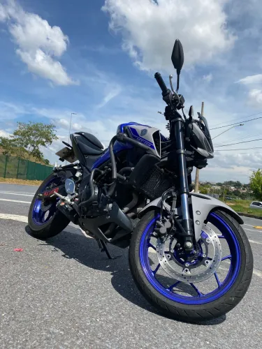 YAMAHA MT-03 - ESPORTIVA, POTENTE E EM EXCELENTE ESTADO!