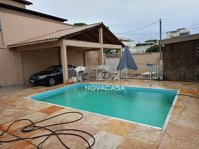 Casa com 5 dormitórios para alugar, 294 m² por R$ 6.748,03/mês - Candelária - Belo Horizon