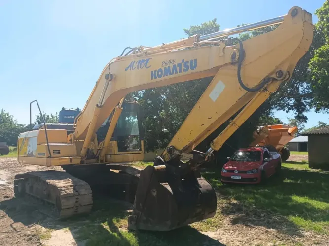 Escavadeira komatsu 205