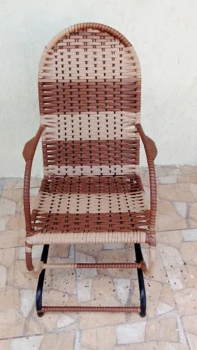vendo uma cadeira de balanço