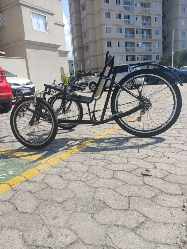 Triciclo à pedal