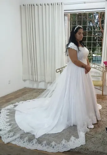 Vestido de noiva branco princesa GG bordado calda longa elegante sob medida