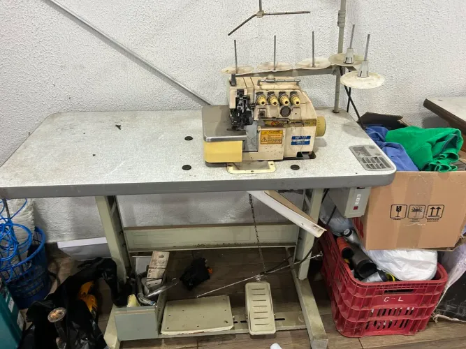 Maquina de costura interlok