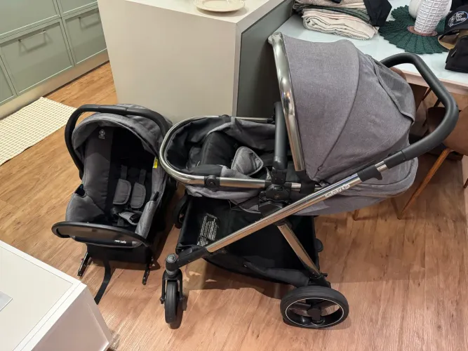 Carrinho Moisés com bebê conforto isofix Safety 1st