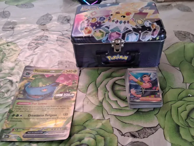 Lata Pokémon Original + 44 Cartas Oficiais - Excelente Estado!