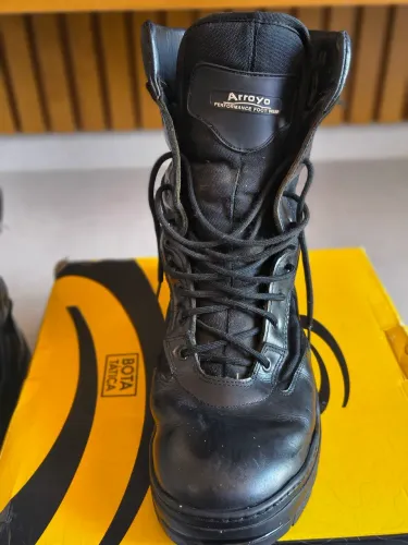 Coturno militar 
