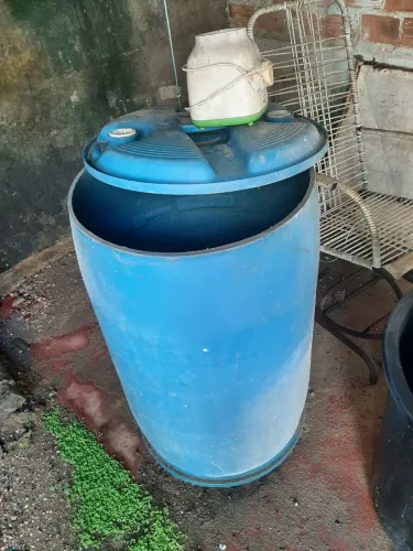 Tambores e cadeira de balanço