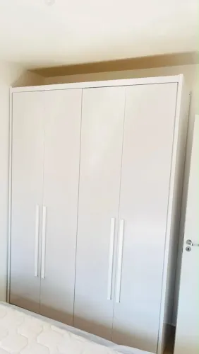 Guarda-Roupa Branco 4 Portas