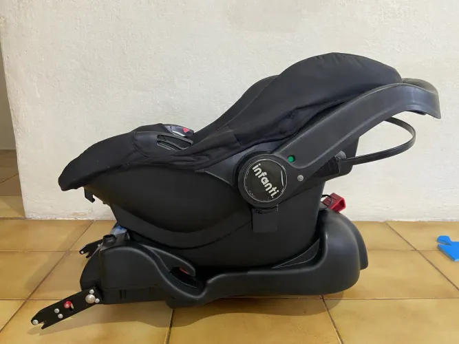 Bebê conforto Onyx - Infanti com base ISOFIX (semi novo)