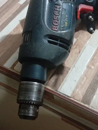 Vendo furadeira marca Bosch original voltagem 127 em ótimo estado. Pronta pra uso