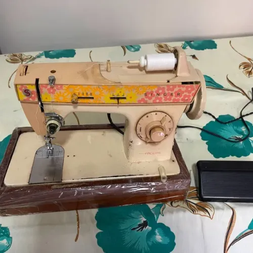 Mâquina de costura Singer facilita