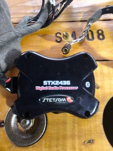 Processador de Áudio Digital Stetsom STX2436 Bluetooth + Fiação Inclusa
