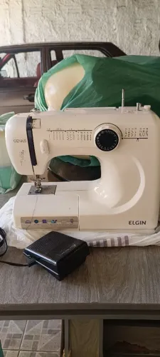 Máquina de costura Elgin Genius