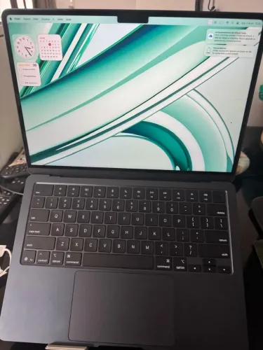MacBook 2025
