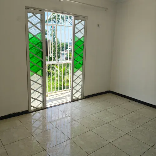 Alugo apartamento no residencial Yael, pq das Laranjeiras