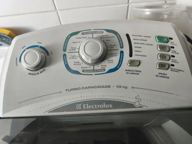 Máquina de Lavar Electrolux 10kg Turbo Capacidade - 220v (Seminova)