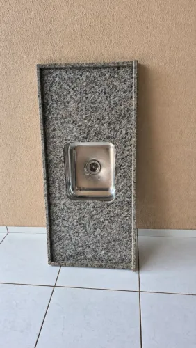 Vende-se pedra de pia