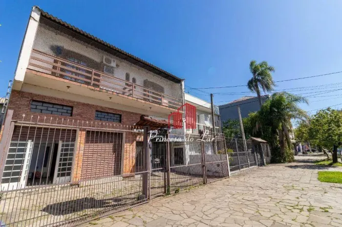 Sobrado com 3 dormitórios à venda, 217 m² por R$ 1.590.000 - Cristal - Porto Alegre/RS