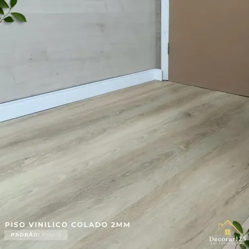 Piso Vinílico Colado | Rodapé Branco | Acabamentos