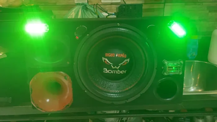 Caixa Trio Bicho Papão 600rms, corneta D250x com strobo ajk 