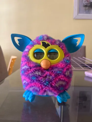 Furby boom (mais barato, pois tem que trazer pilhas para teste)