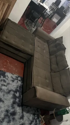 Sofá 3 lugares com pufe