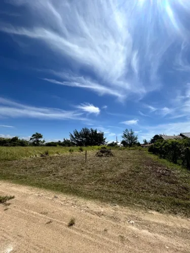 Lote aterrado próx da praia - 390m2 na Praia do Sol, Laguna - SC