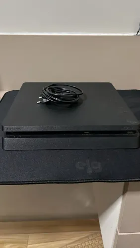 PS4 slim 1tb usado - conservado