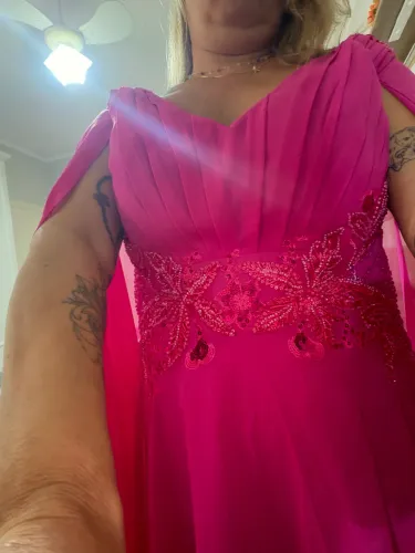 Vestido novo de casamento bordado com manga capa