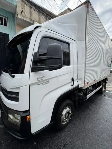 VENDO CAMINHÃO BAÚ.