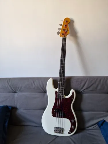 Baixo precision squier classic vibe 60's