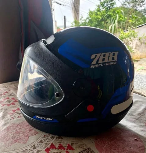 Capacete 788 pro Tork N°60 / tenho 2 Valor $100 cada
