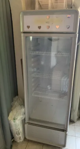 Refrigerador expositor de bebidas