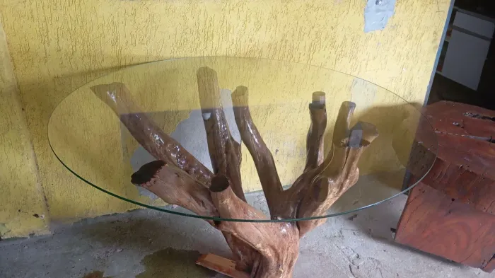 Mesa rústica de vidro 