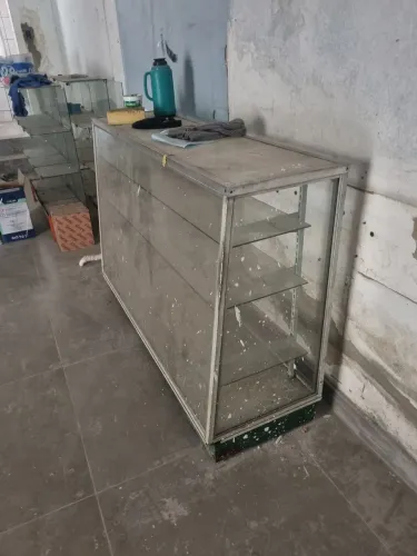 vendo três balcão de vidro