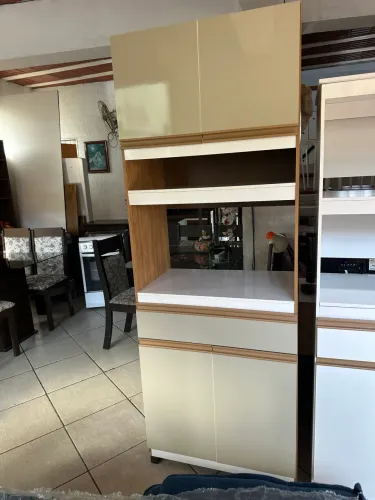 Paneleiro no também claro entrada para microondas