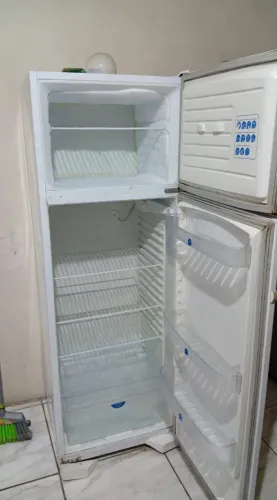 Vende-se geladeira
