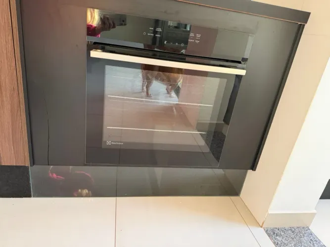 Forno Electrolux Experience de Embutir 80L - Painel Touch e FoodSensor