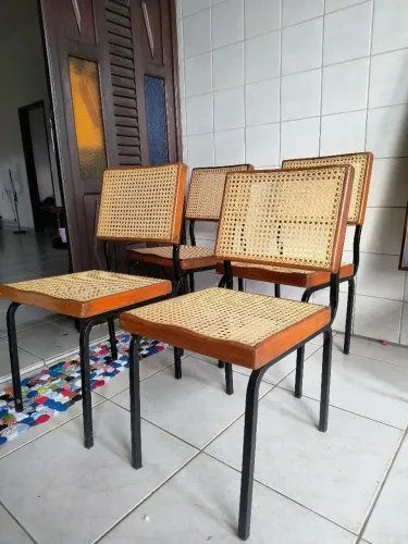 Conjunto com 4 cadeiras de palha perfeitas antigas madeira ferro antiquario reformada nova