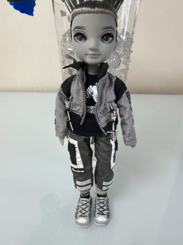 Boneco Rainbow High/ Shadow High Ash