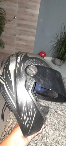 Vendo capacete em perfeito estado novo pouco usado