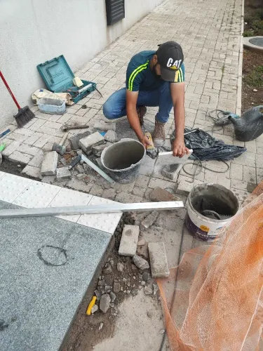 AUXILIAR PARA CONTRUÇÃO CIVIL 2.200,00