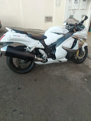 Gsx 1300 r hayabusa.