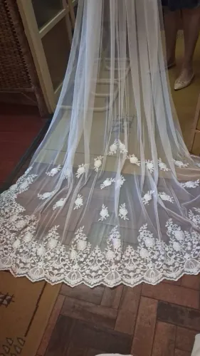 Véu do vestido de noiva