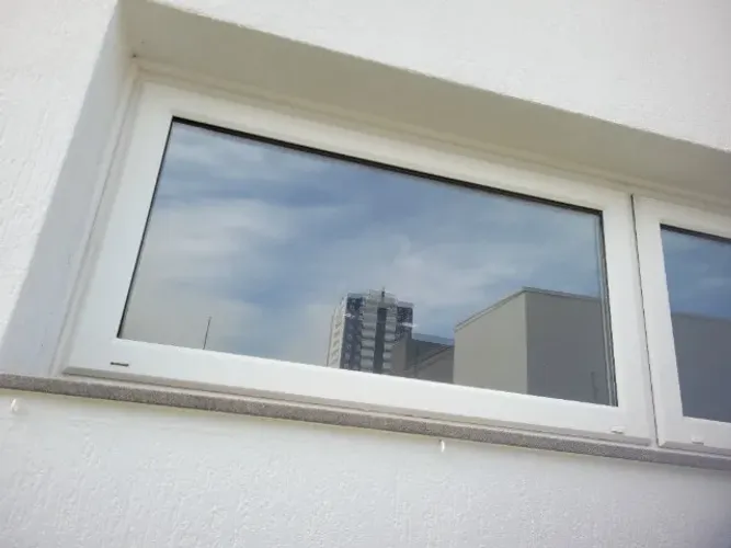 Janela basculante de PVC com vidro duplo