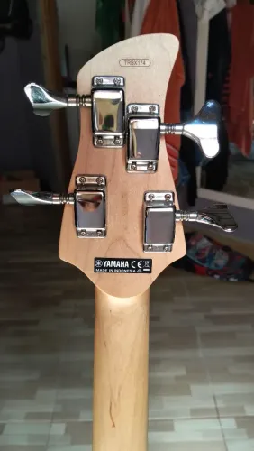 Contra baixo Yamaha trbx