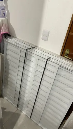Janela Veneziana 6 Folhas Alumínio Branco